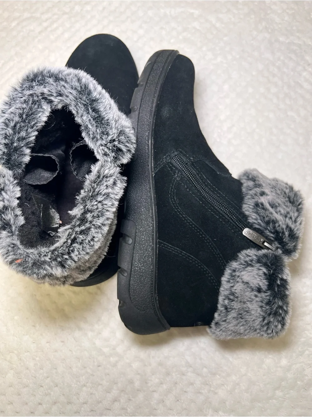 Khombu Black Ankle Winter Boots with Gray Faux Fur Cuff